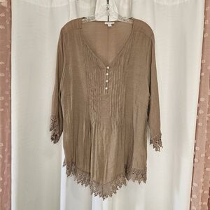 Westport Woman gauzy tan 3/4 sleeve shirt lace trim on sleeve and hem